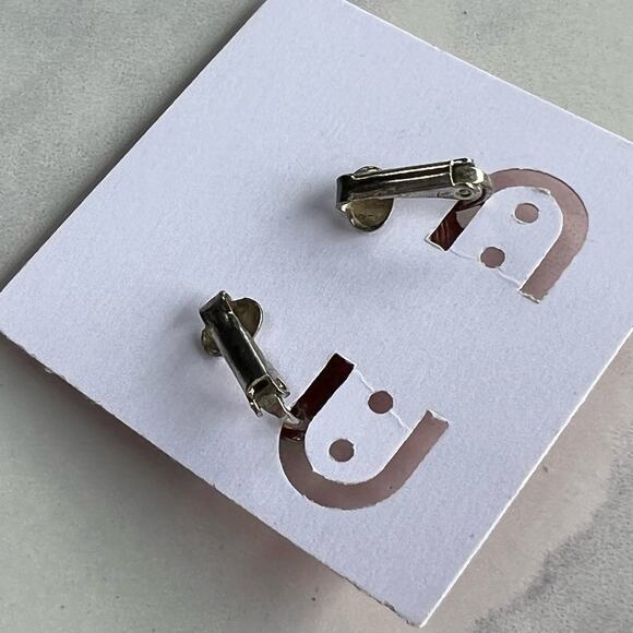 Vintage Swirled Love Knot Clip-On Earrings - Picture 4 of 5